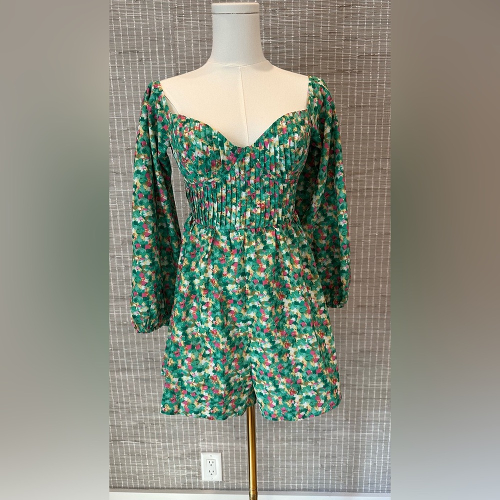 🩷 HELLO MOLLY IDENTIFY ME ROMPER 🩷 - Picture 2 of 5